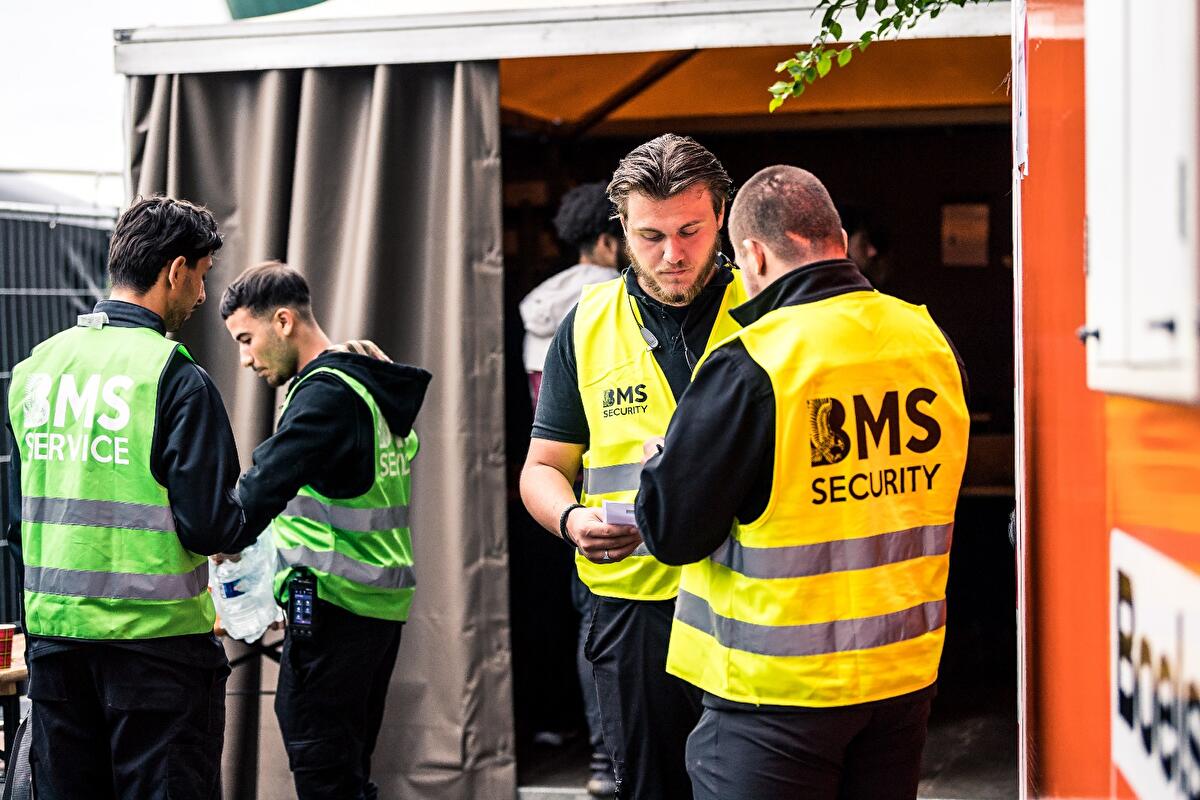 Beveiliger van BMS Security op locatie